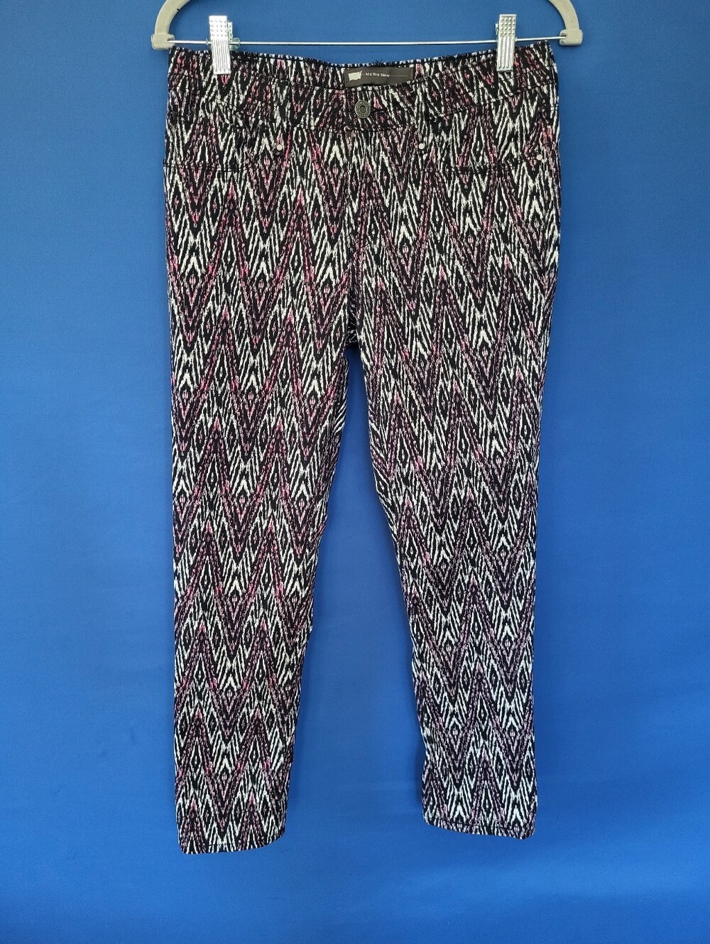 Levi's Mid-Rise Size 28 Skinny Stretch Jeans Pink Black Tribal ankle